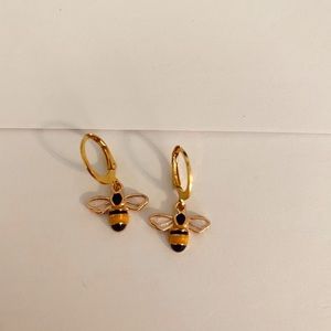 bee earrings!